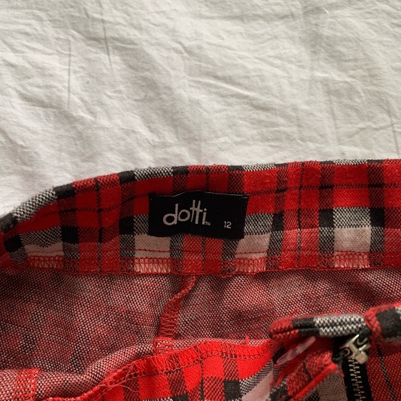 Red and black plaid trousers - Picture 4 of 4